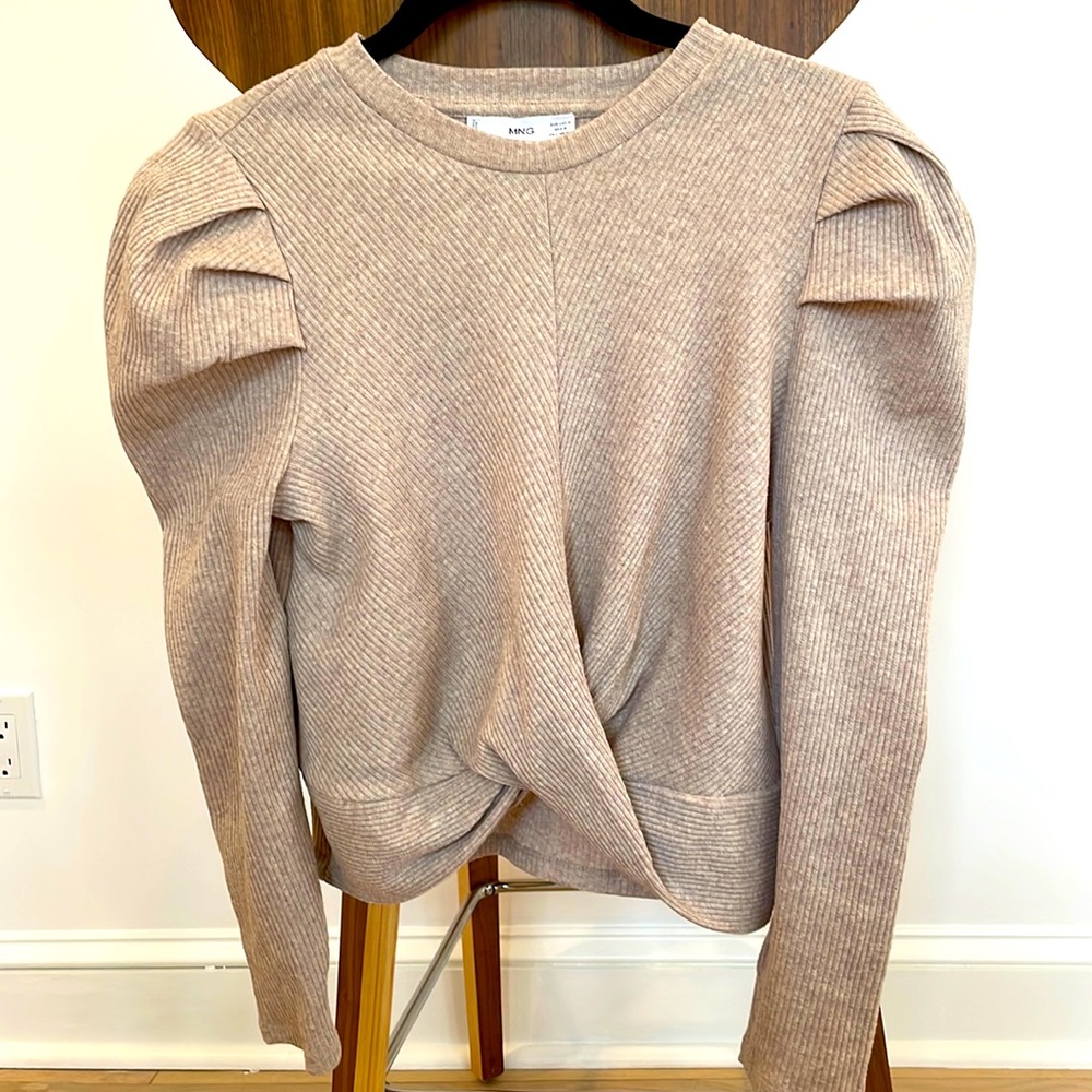 Ribbed twist front puff sleeve knit